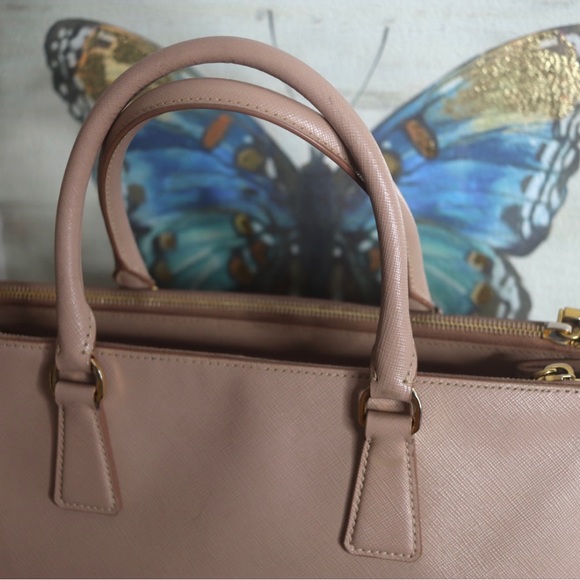 THE ORIGINAL Blush Nude Prada Galleria Saffiano Handbag - Picture 4 of 13